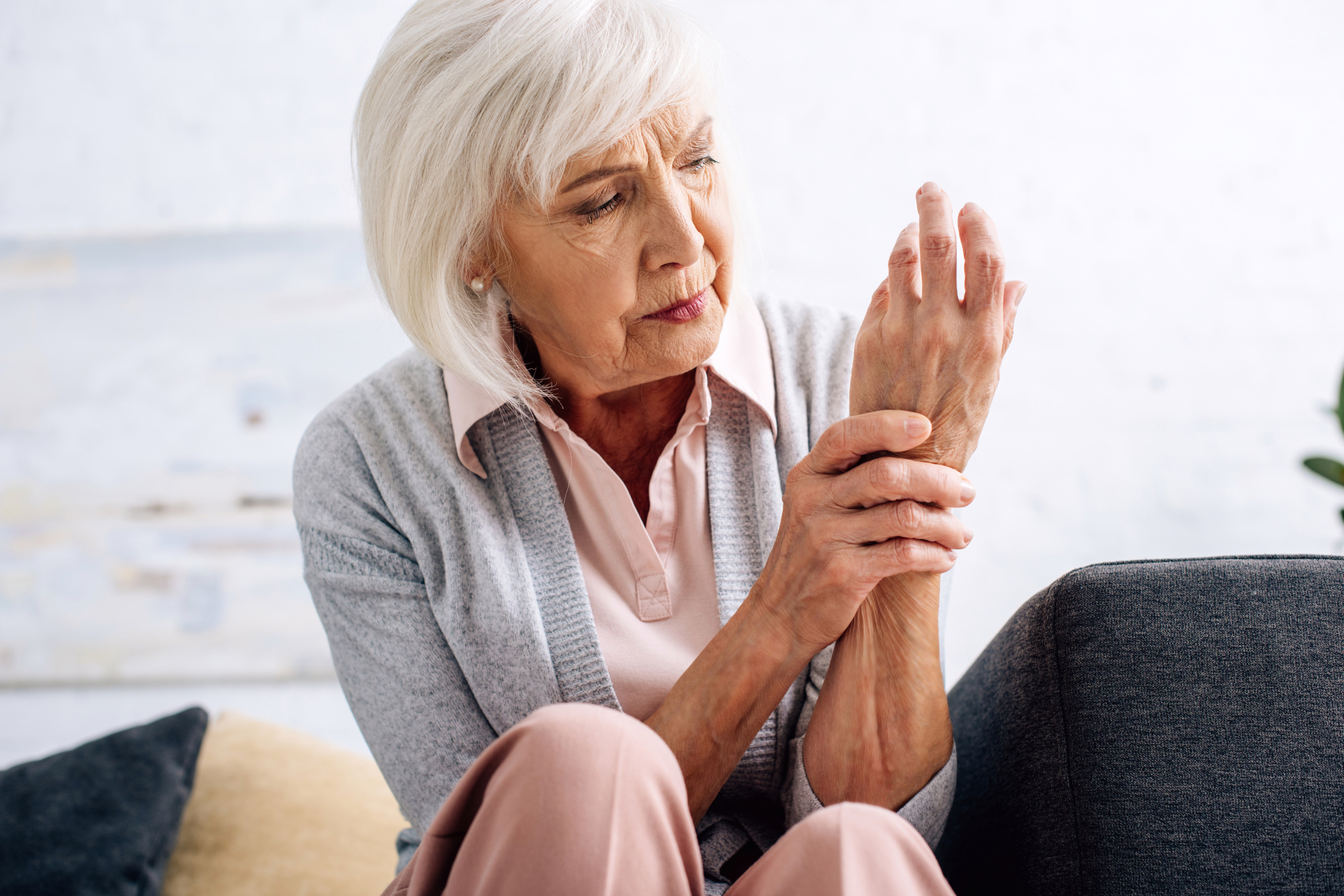 Revmatoidni artritis ni obsodba, ampak obvladljiva bolezen